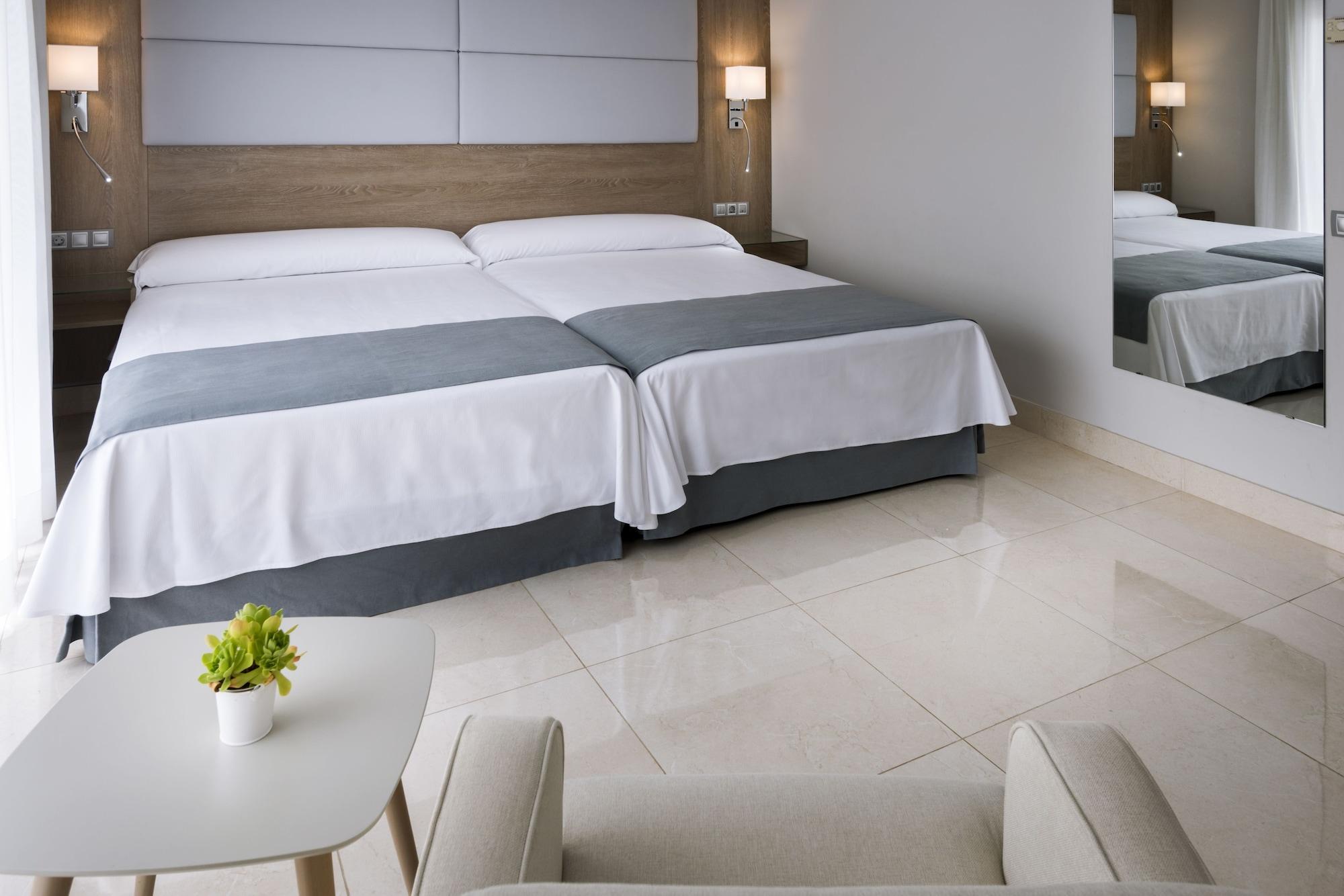 Mediterraneo Bay Hotel & Resort โรเกตัสเดมาร์ ภายนอก รูปภาพ