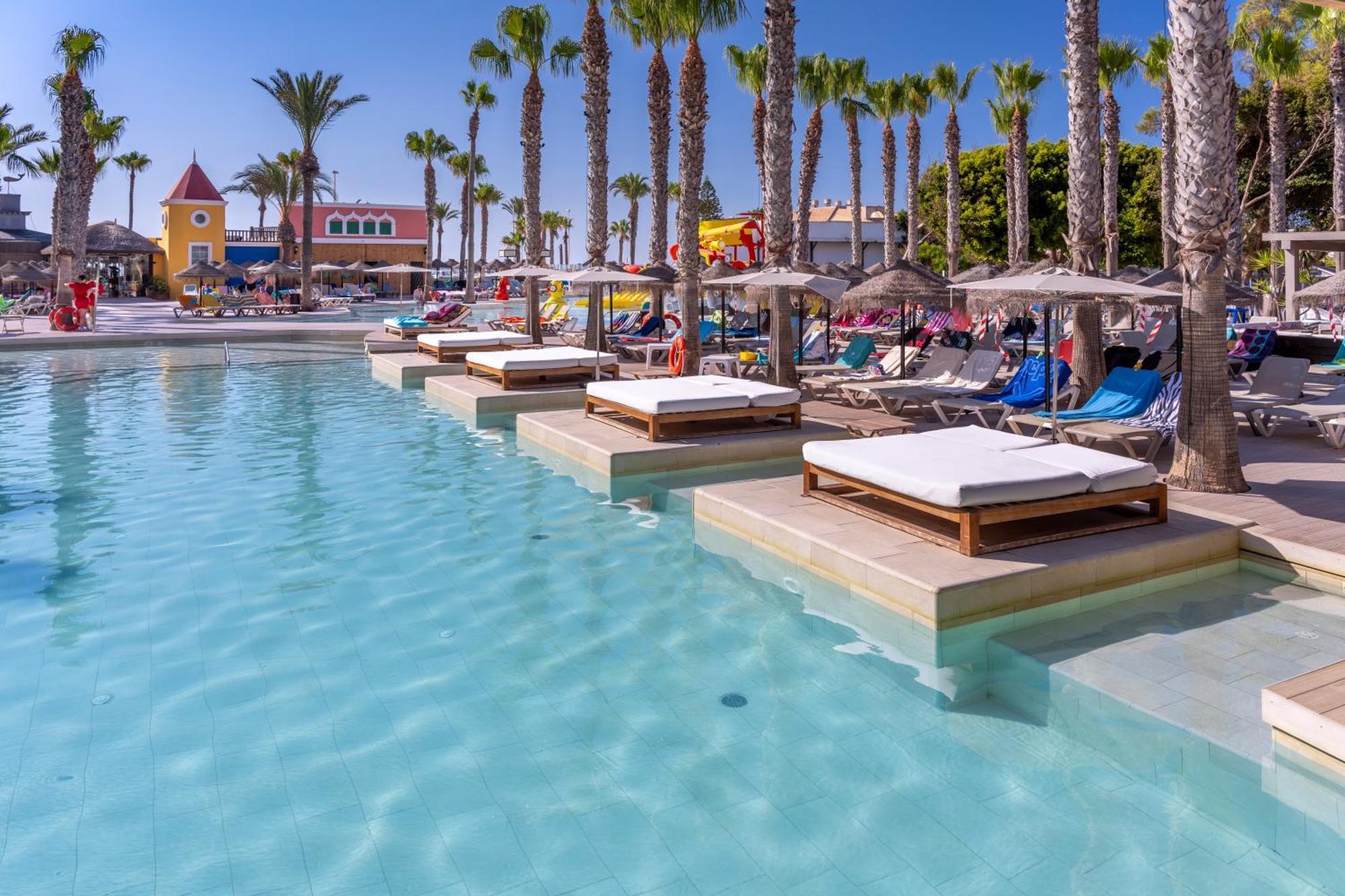 Mediterraneo Bay Hotel & Resort โรเกตัสเดมาร์ ภายนอก รูปภาพ